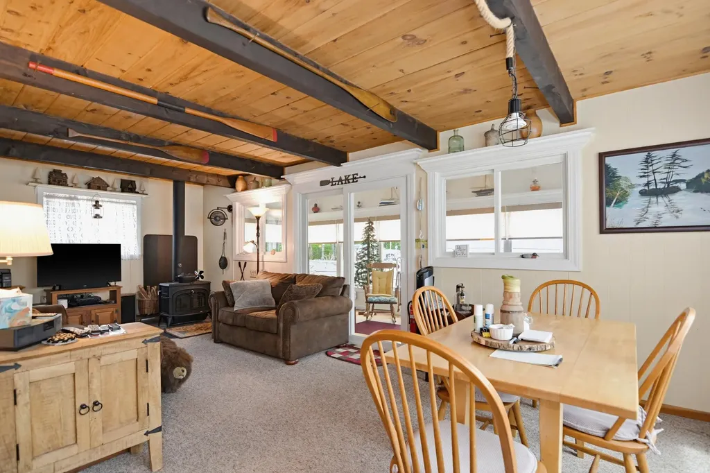 33 Moccasin Trail Hillsborough NH 03244