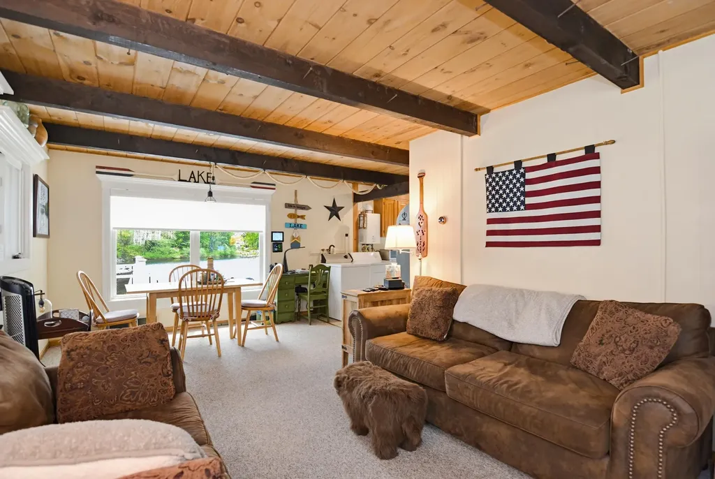 33 Moccasin Trail Hillsborough NH 03244