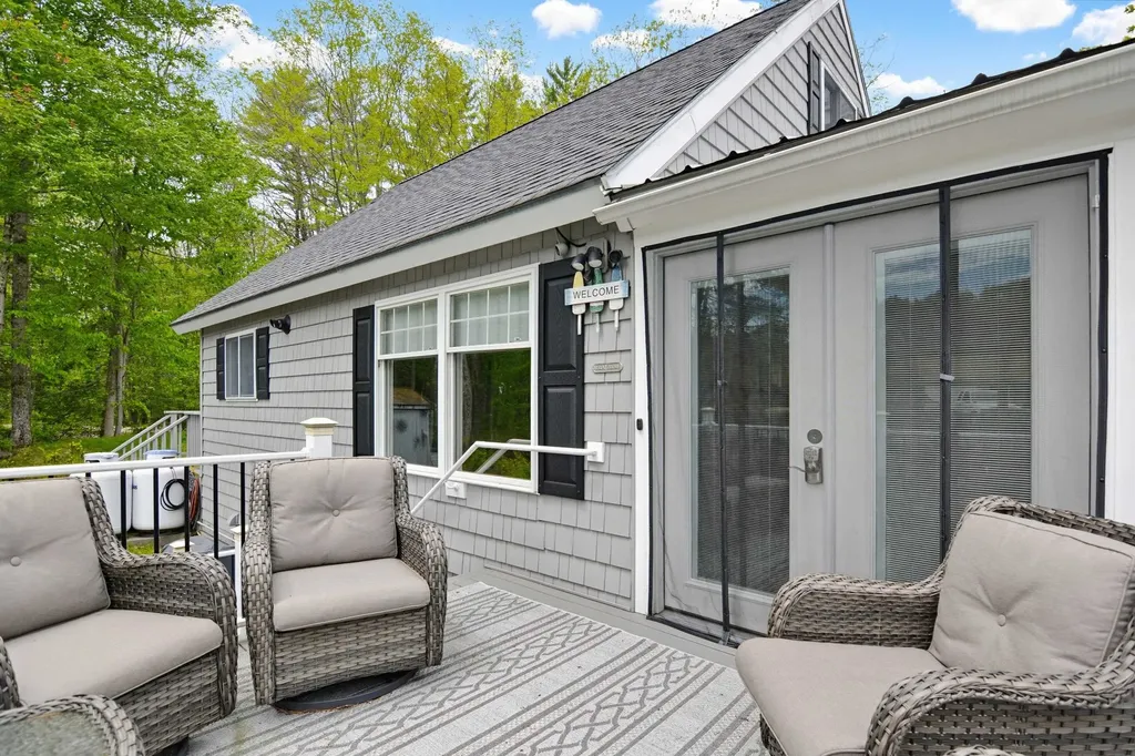 33 Moccasin Trail Hillsborough NH 03244