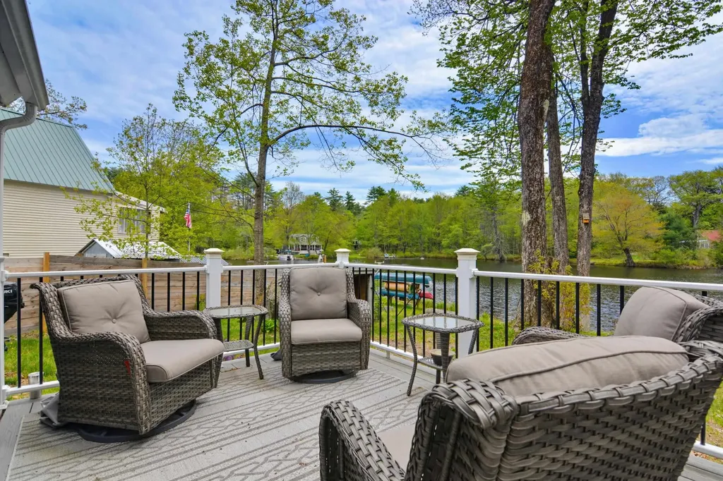 33 Moccasin Trail Hillsborough NH 03244