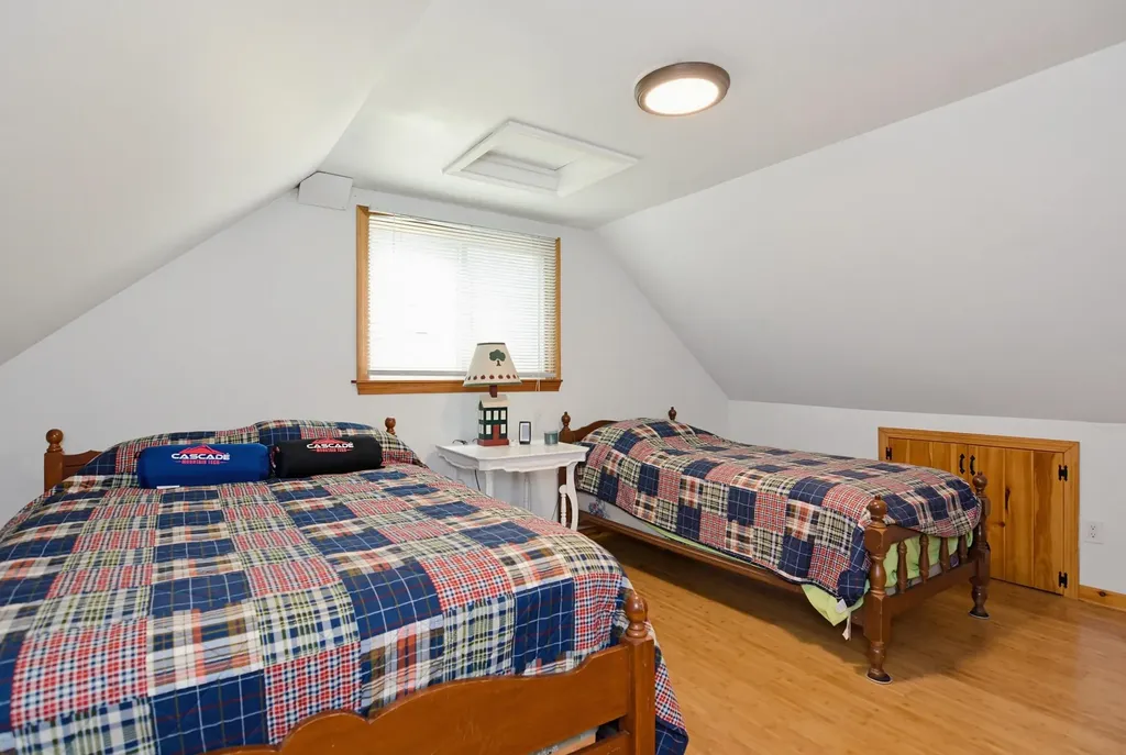 33 Moccasin Trail Hillsborough NH 03244