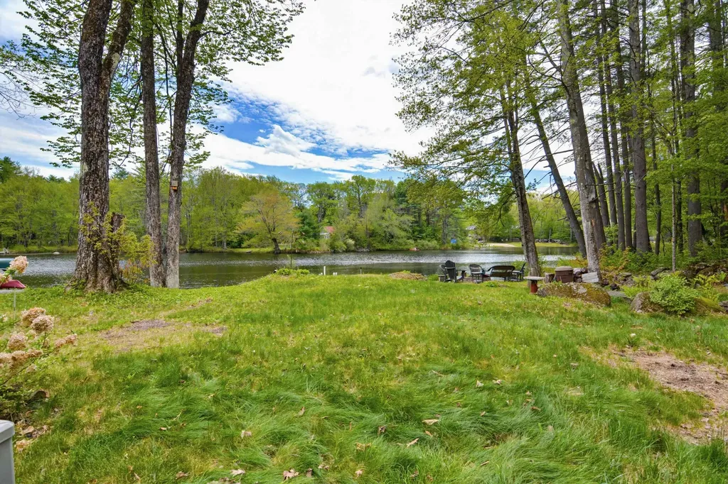 33 Moccasin Trail Hillsborough NH 03244
