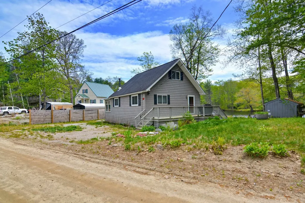 33 Moccasin Trail Hillsborough NH 03244