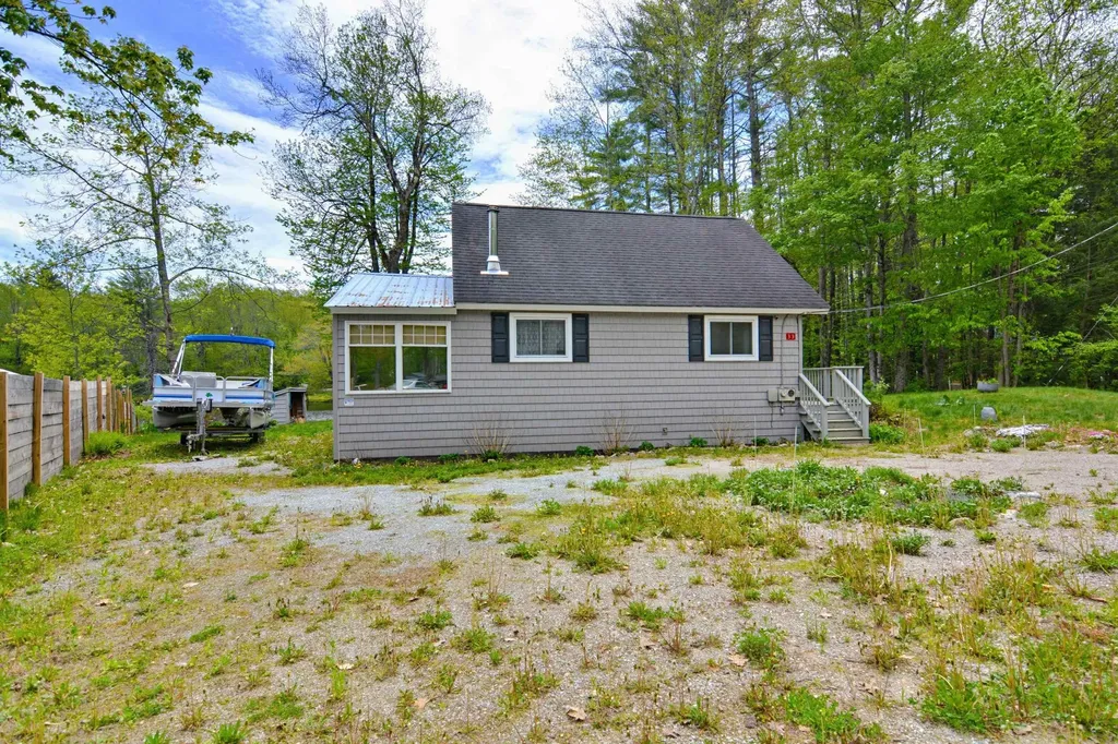 33 Moccasin Trail Hillsborough NH 03244