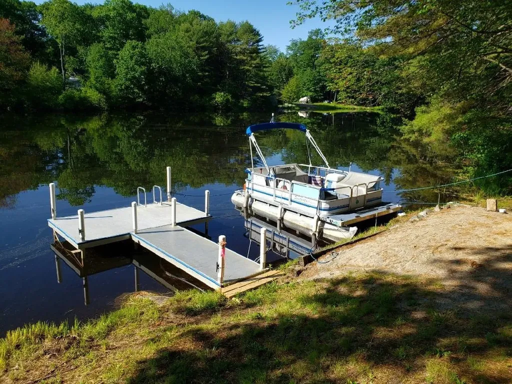 33 Moccasin Trail Hillsborough NH 03244
