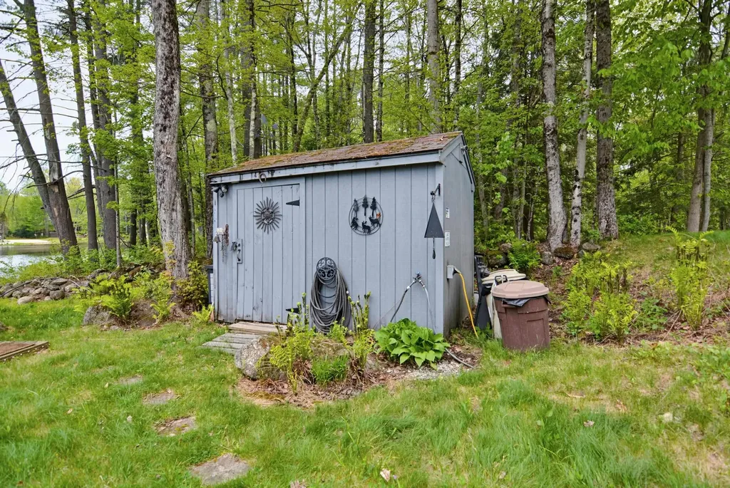 33 Moccasin Trail Hillsborough NH 03244