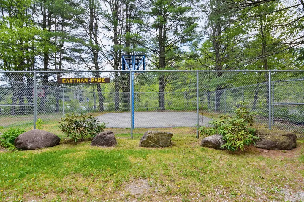 33 Moccasin Trail Hillsborough NH 03244