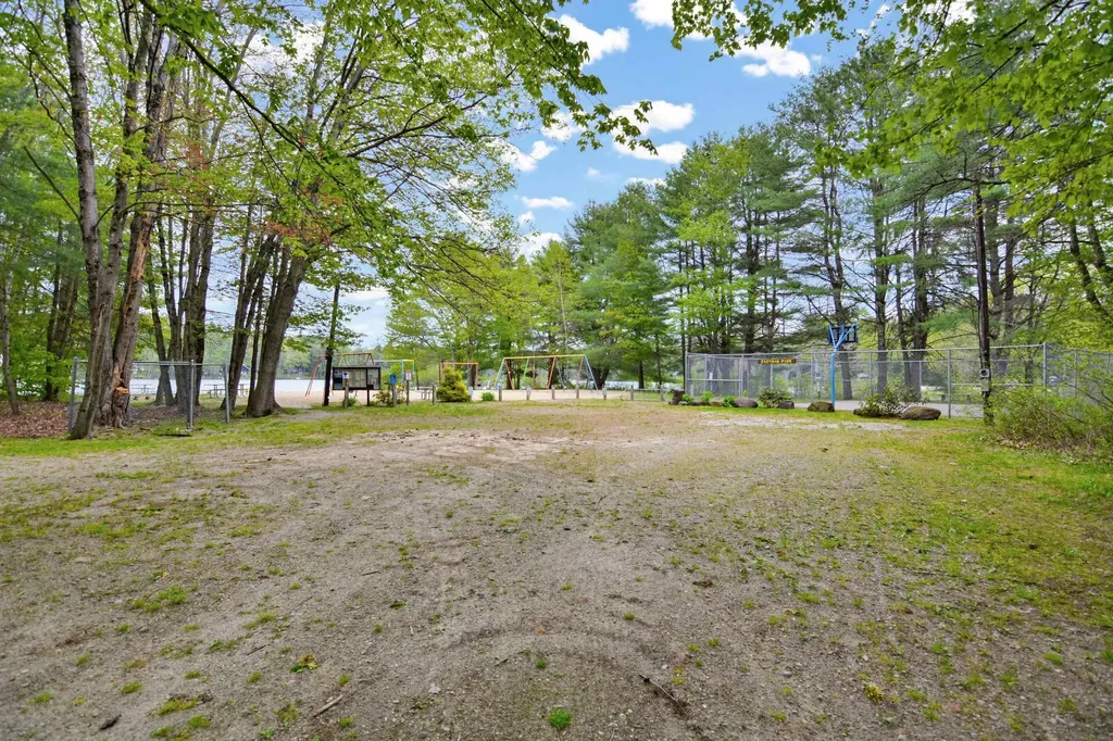 33 Moccasin Trail Hillsborough NH 03244