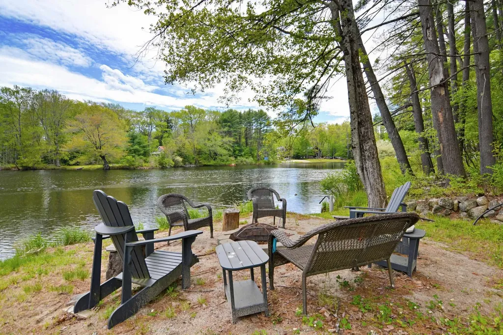 33 Moccasin Trail Hillsborough NH 03244