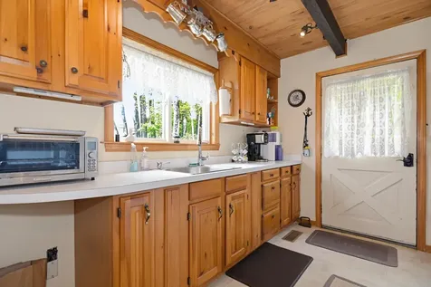 33 Moccasin Trail Hillsborough NH 03244