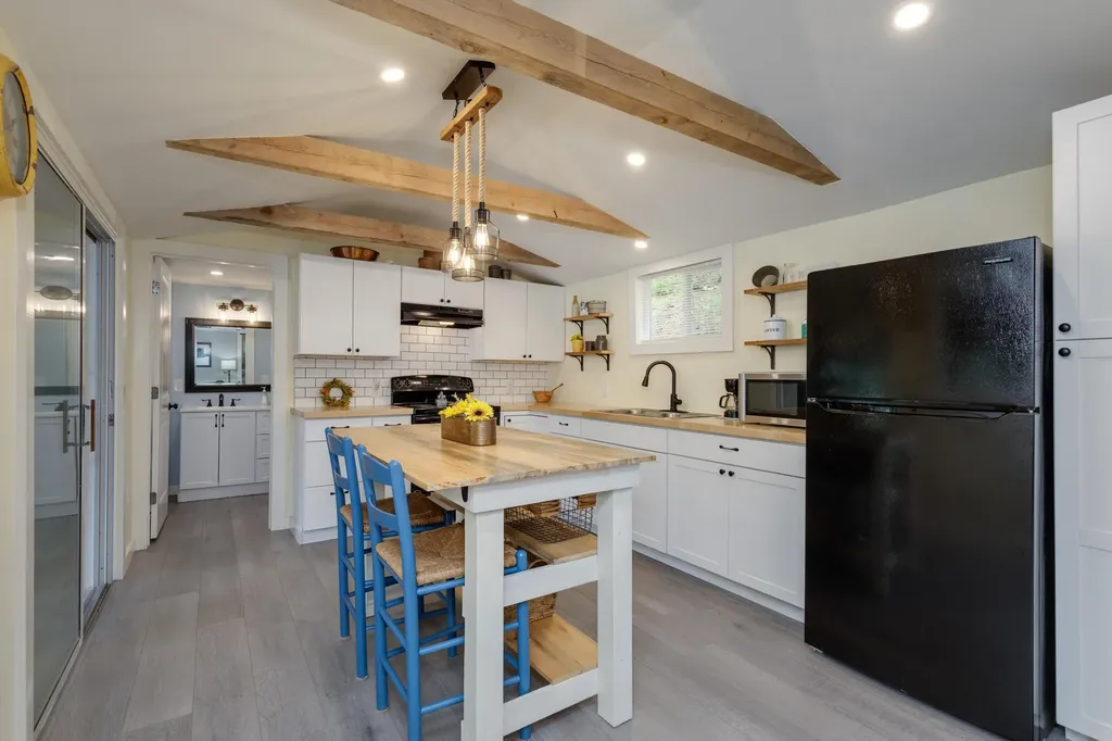 525 N Shore Drive Hopkinton NH 03229