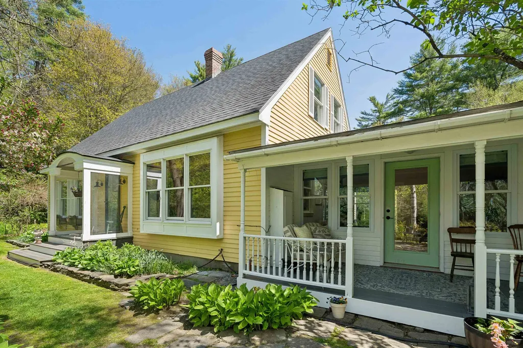 71 Old Oak Lane Hartland VT 05048