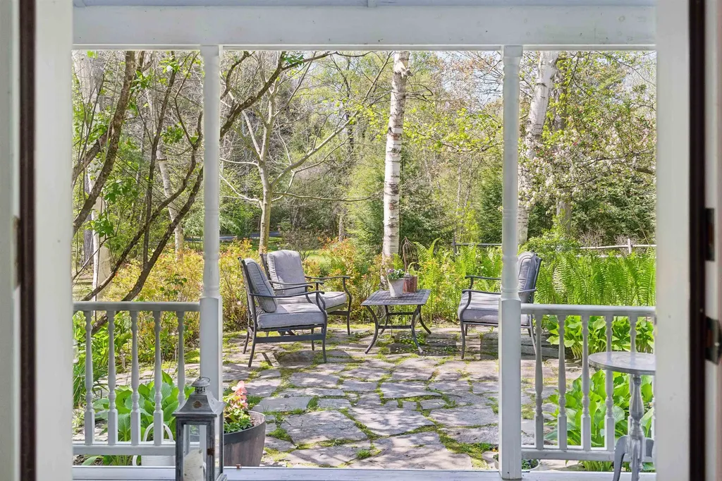 71 Old Oak Lane Hartland VT 05048
