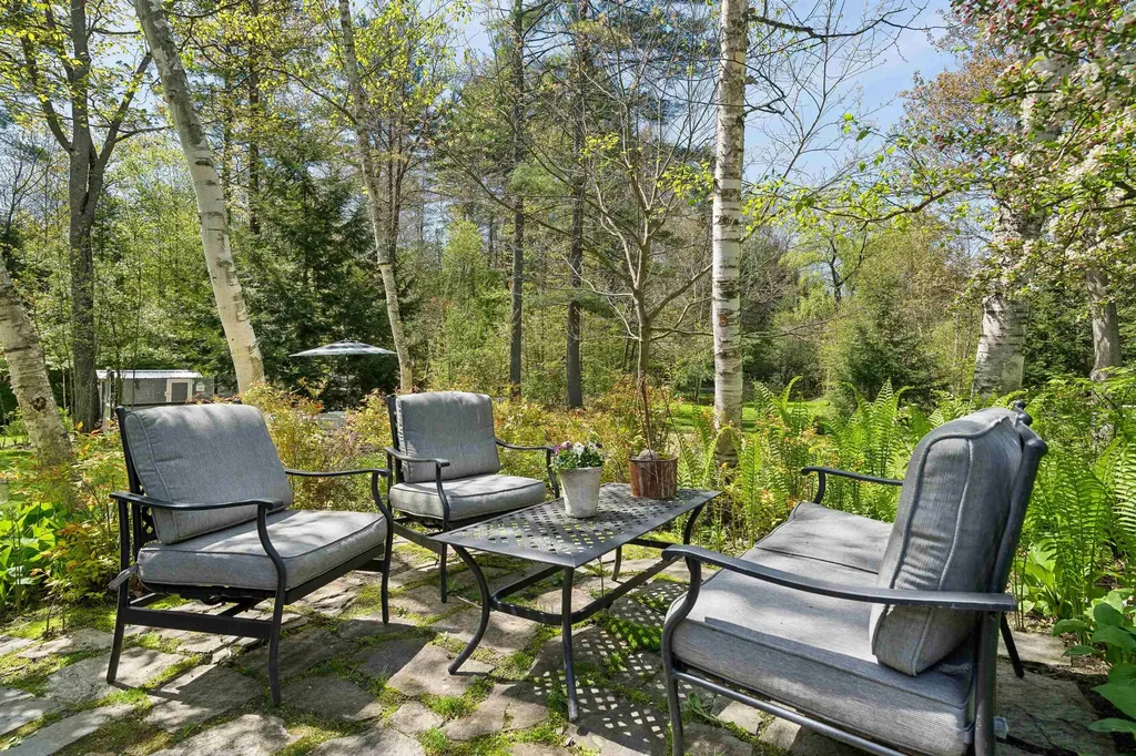 71 Old Oak Lane Hartland VT 05048