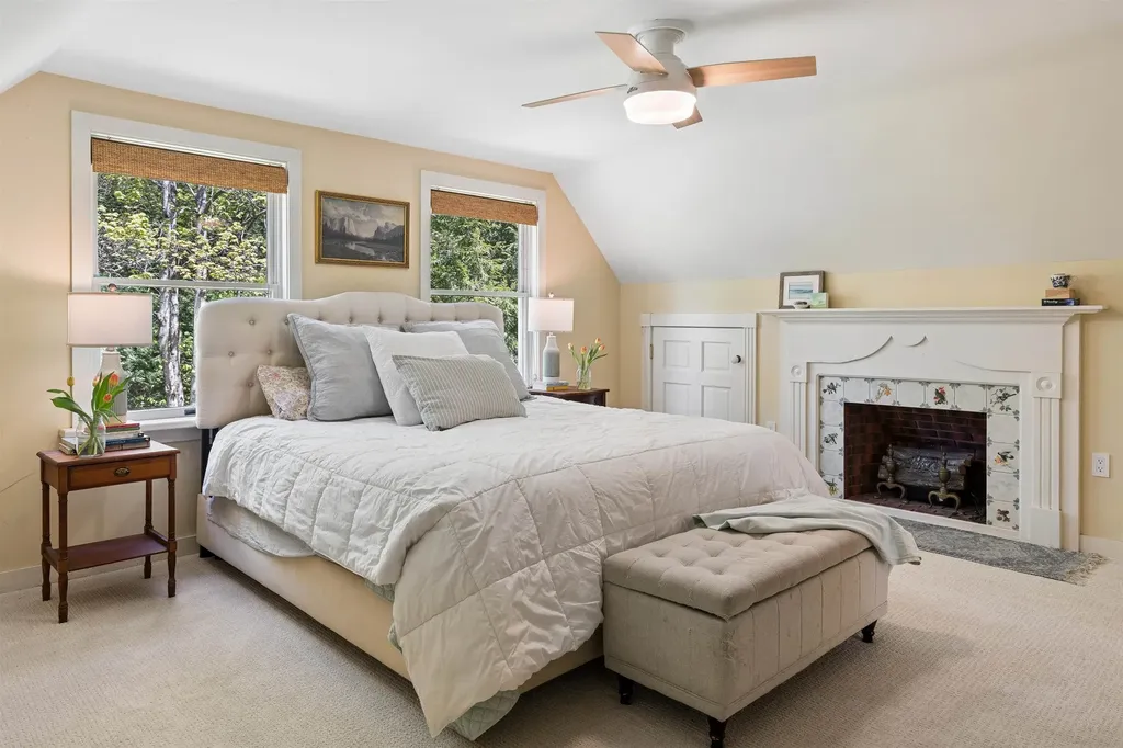 71 Old Oak Lane Hartland VT 05048
