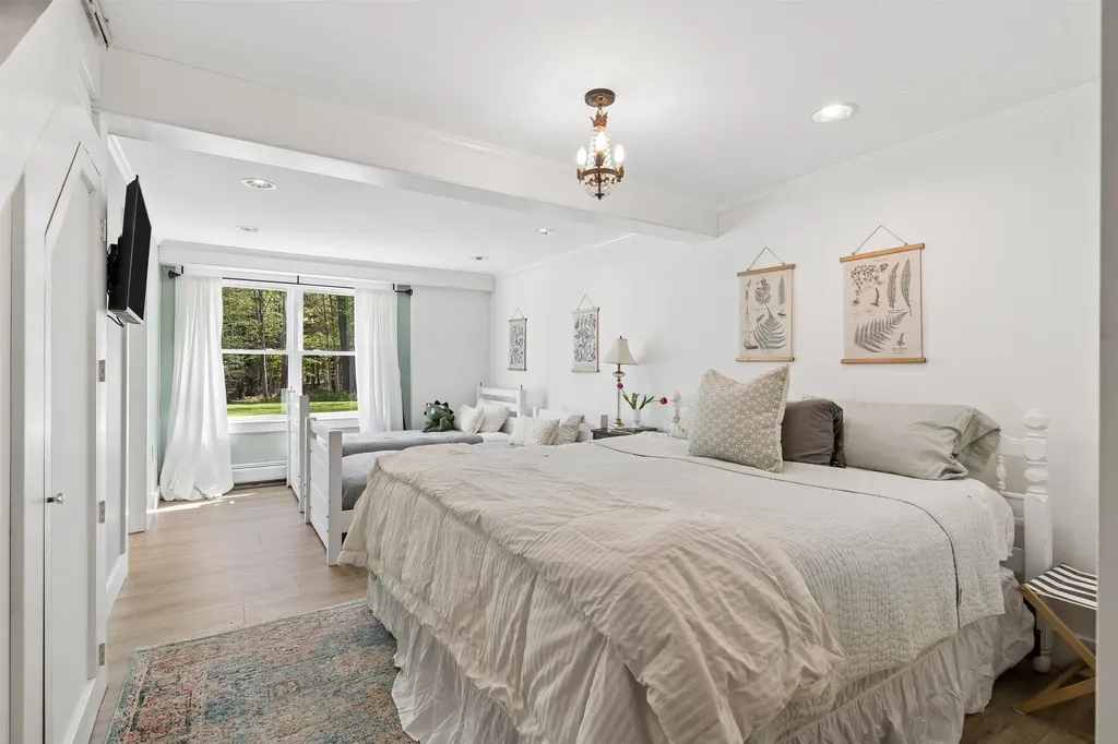71 Old Oak Lane Hartland VT 05048