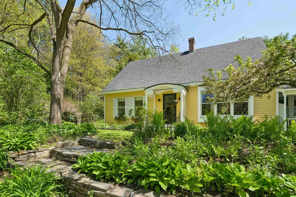 71 Old Oak Lane Hartland VT 05048