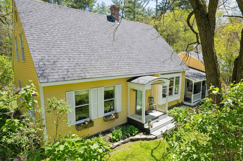 71 Old Oak Lane Hartland VT 05048
