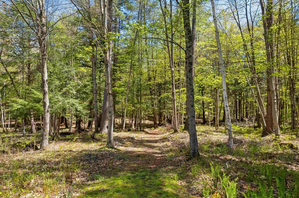 71 Old Oak Lane Hartland VT 05048