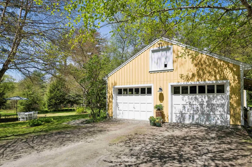 71 Old Oak Lane Hartland VT 05048