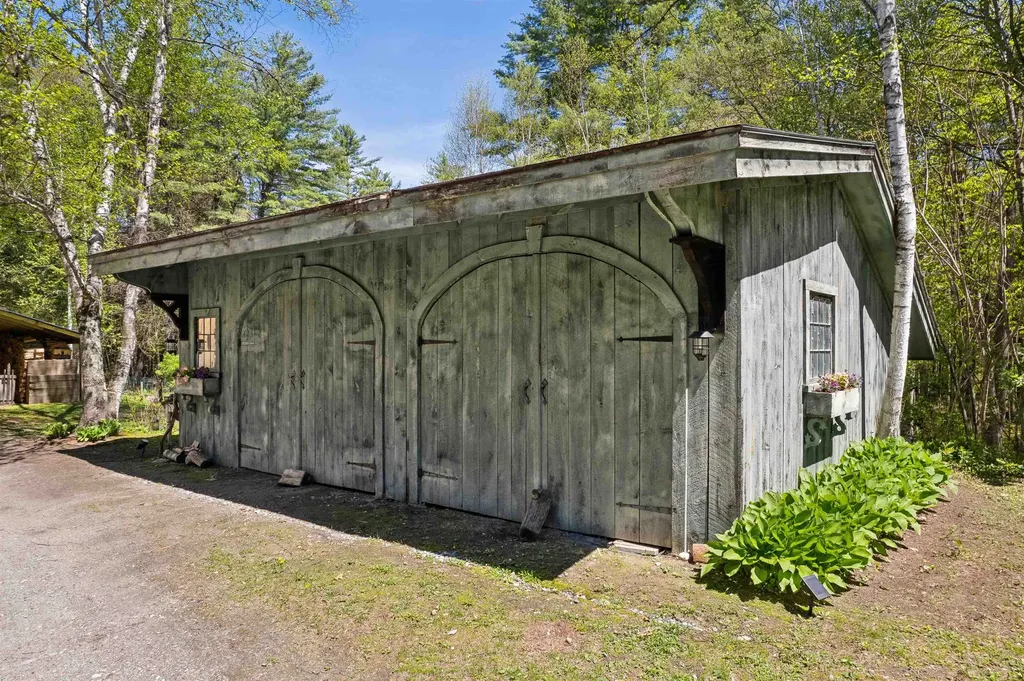 71 Old Oak Lane Hartland VT 05048