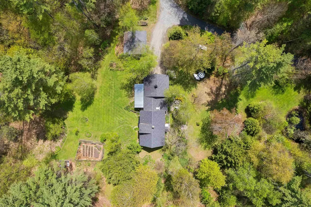 71 Old Oak Lane Hartland VT 05048