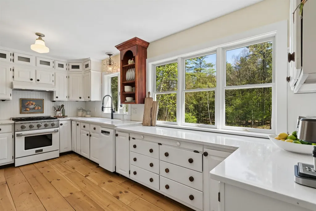 71 Old Oak Lane Hartland VT 05048