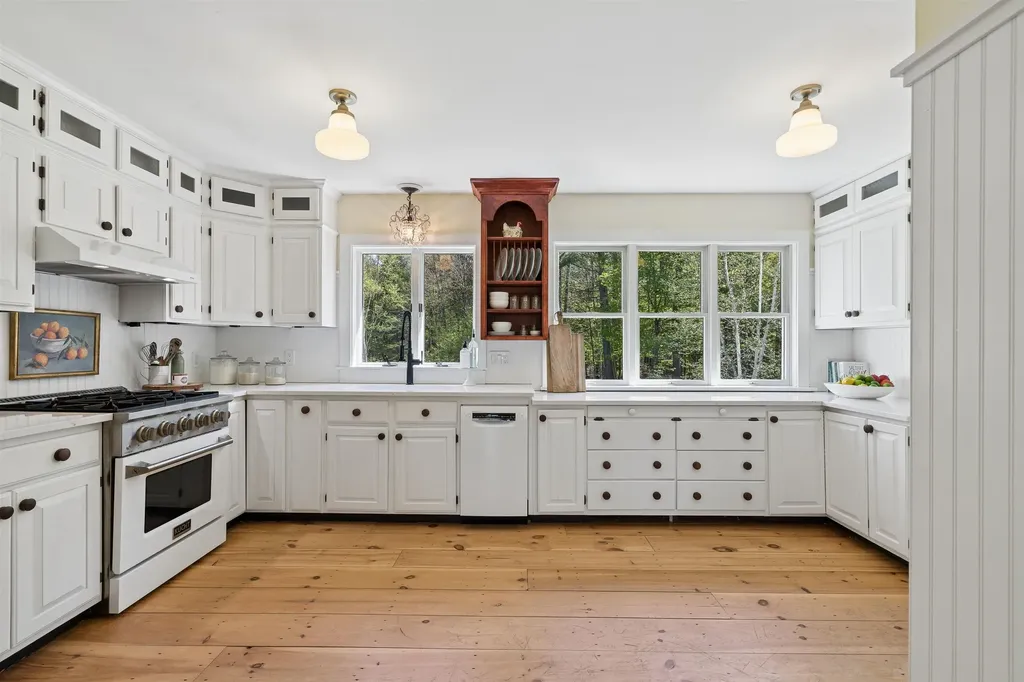 71 Old Oak Lane Hartland VT 05048