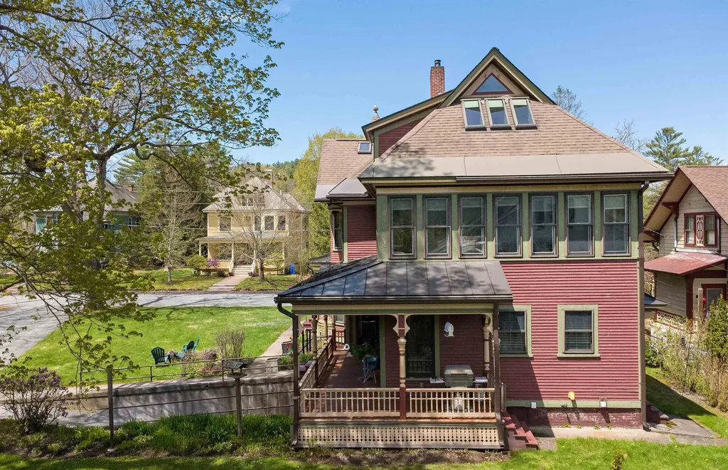 154 Boyton Avenue St. Johnsbury VT 05819