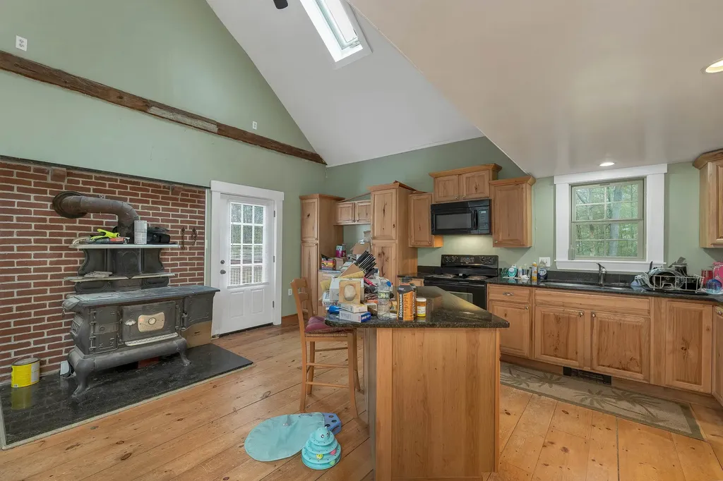 239 Wentworth Road Brookfield NH 03872