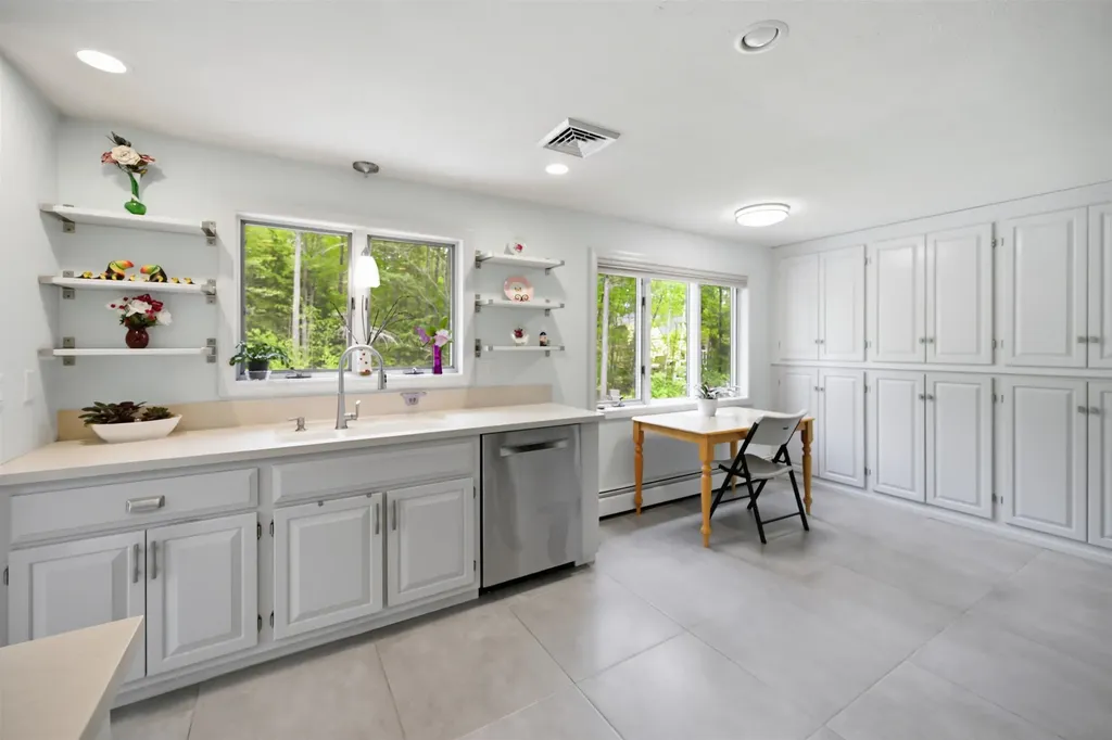 10 Kirsten's Landing Fremont NH 03044