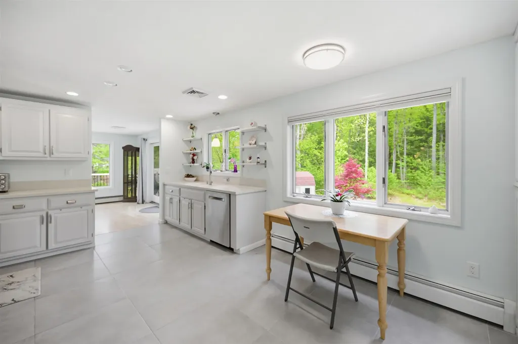 10 Kirsten's Landing Fremont NH 03044