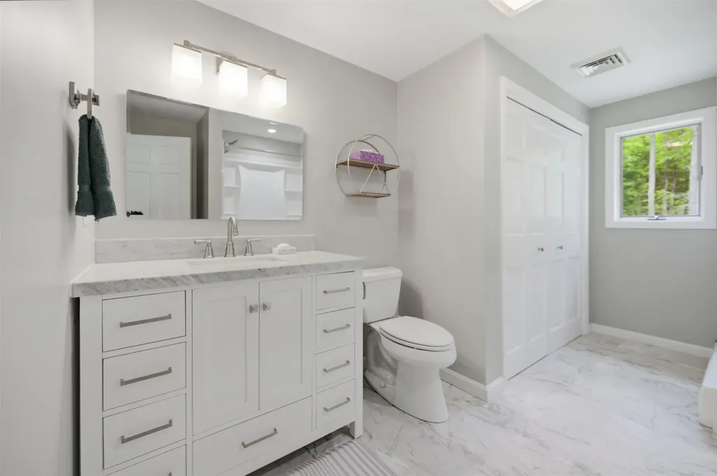 10 Kirsten's Landing Fremont NH 03044