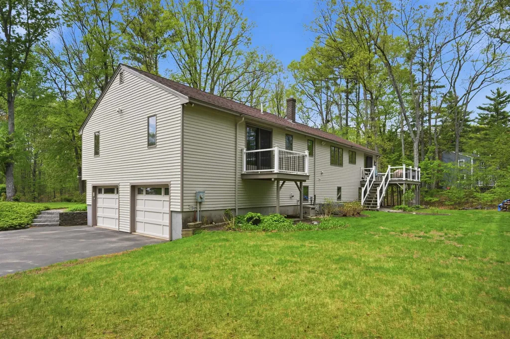 10 Kirsten's Landing Fremont NH 03044