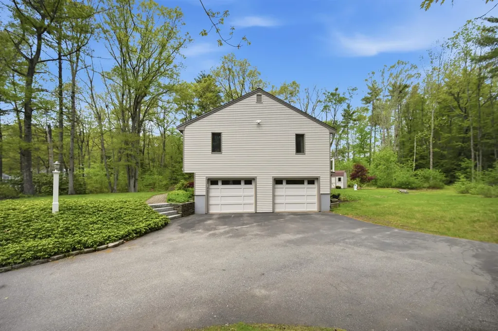 10 Kirsten's Landing Fremont NH 03044