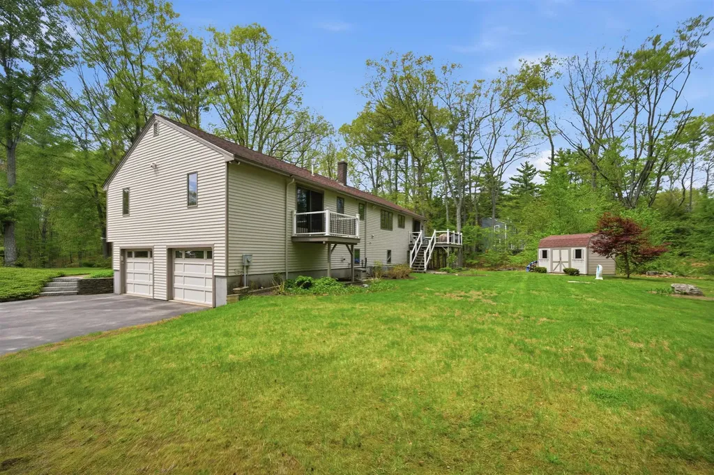 10 Kirsten's Landing Fremont NH 03044