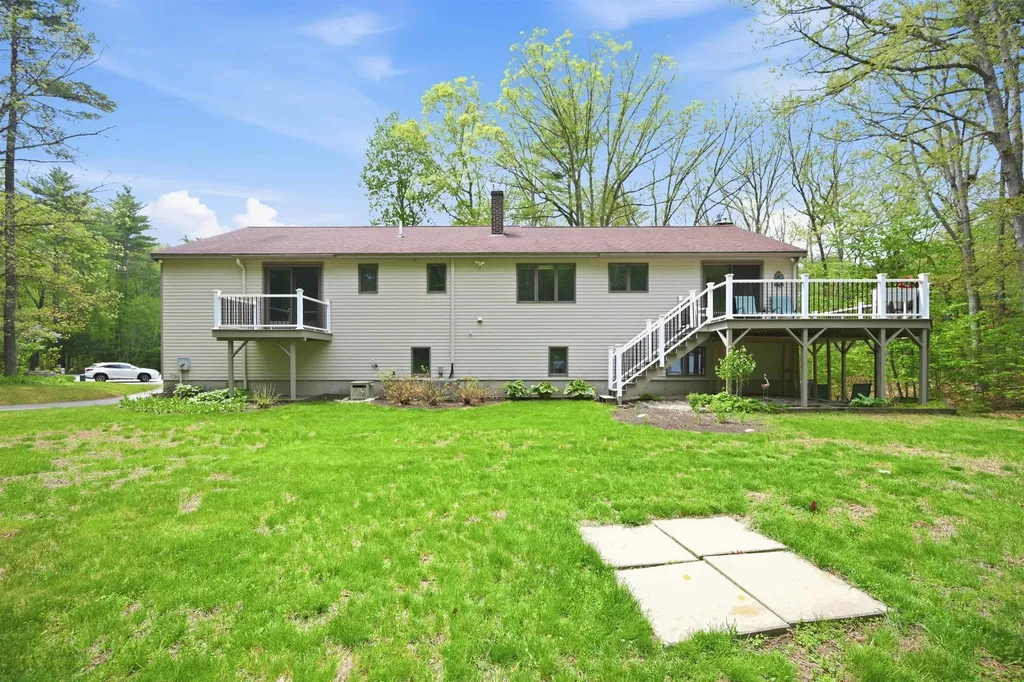 10 Kirsten's Landing Fremont NH 03044