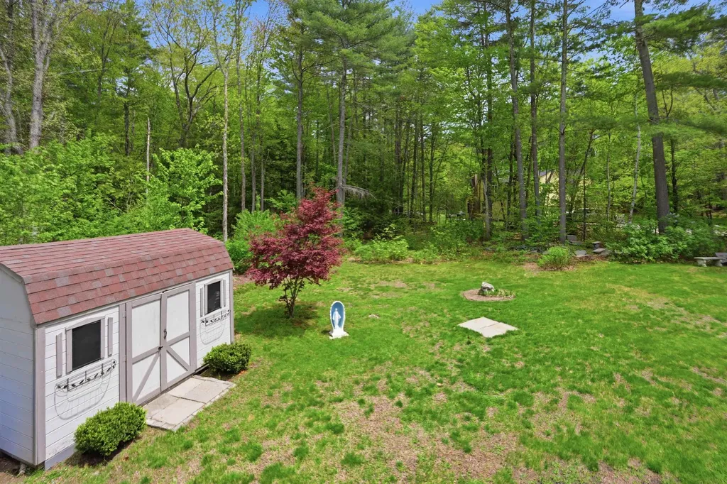 10 Kirsten's Landing Fremont NH 03044