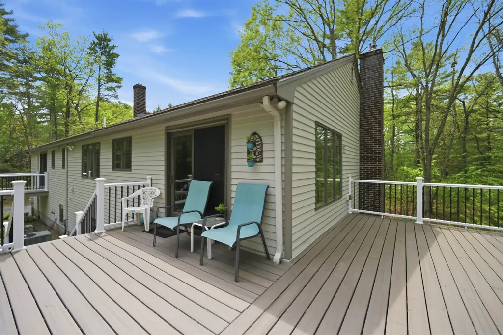 10 Kirsten's Landing Fremont NH 03044