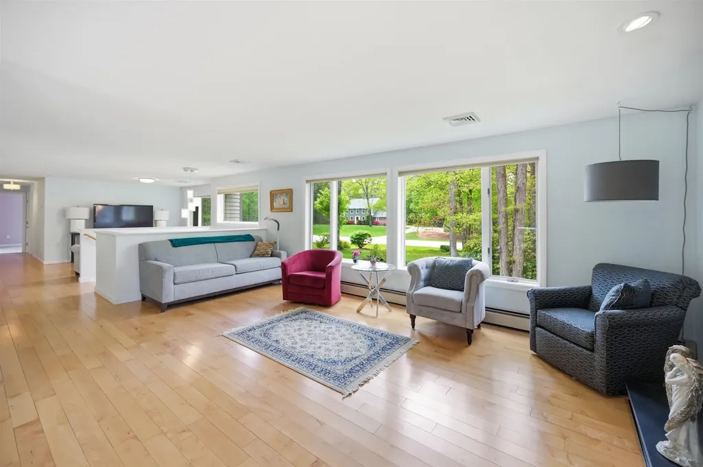 10 Kirsten's Landing Fremont NH 03044
