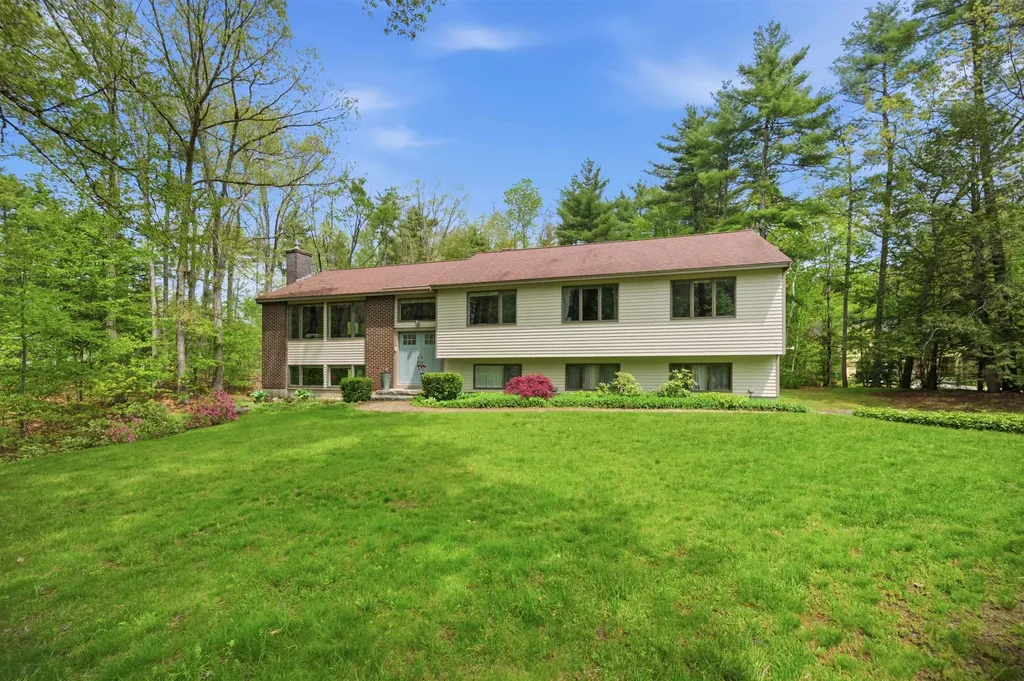 10 Kirsten's Landing Fremont NH 03044