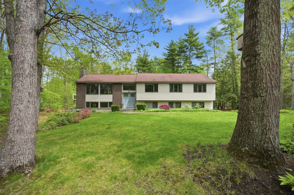 10 Kirsten's Landing Fremont NH 03044
