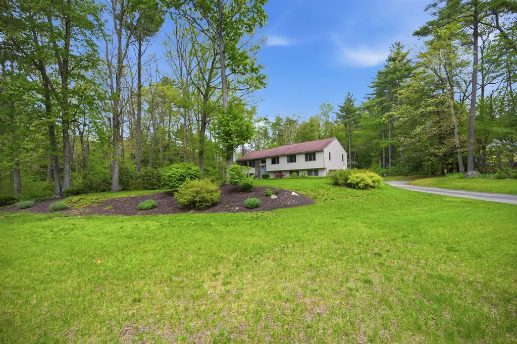 10 Kirsten's Landing Fremont NH 03044