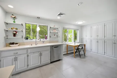 10 Kirsten's Landing Fremont NH 03044
