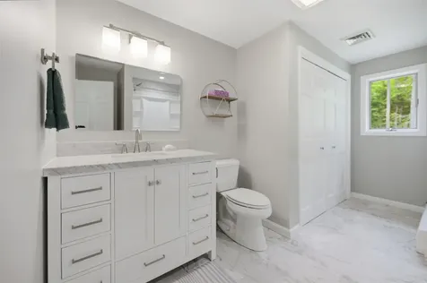 10 Kirsten's Landing Fremont NH 03044