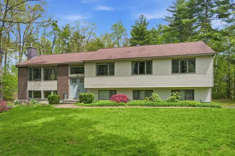 10 Kirsten's Landing Fremont NH 03044