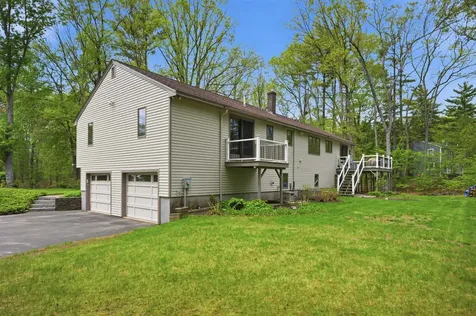 10 Kirsten's Landing Fremont NH 03044