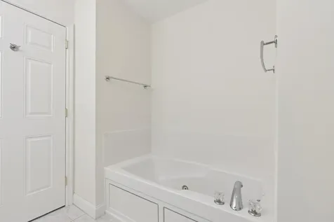4 Sterling Hill Lane Exeter NH 03833