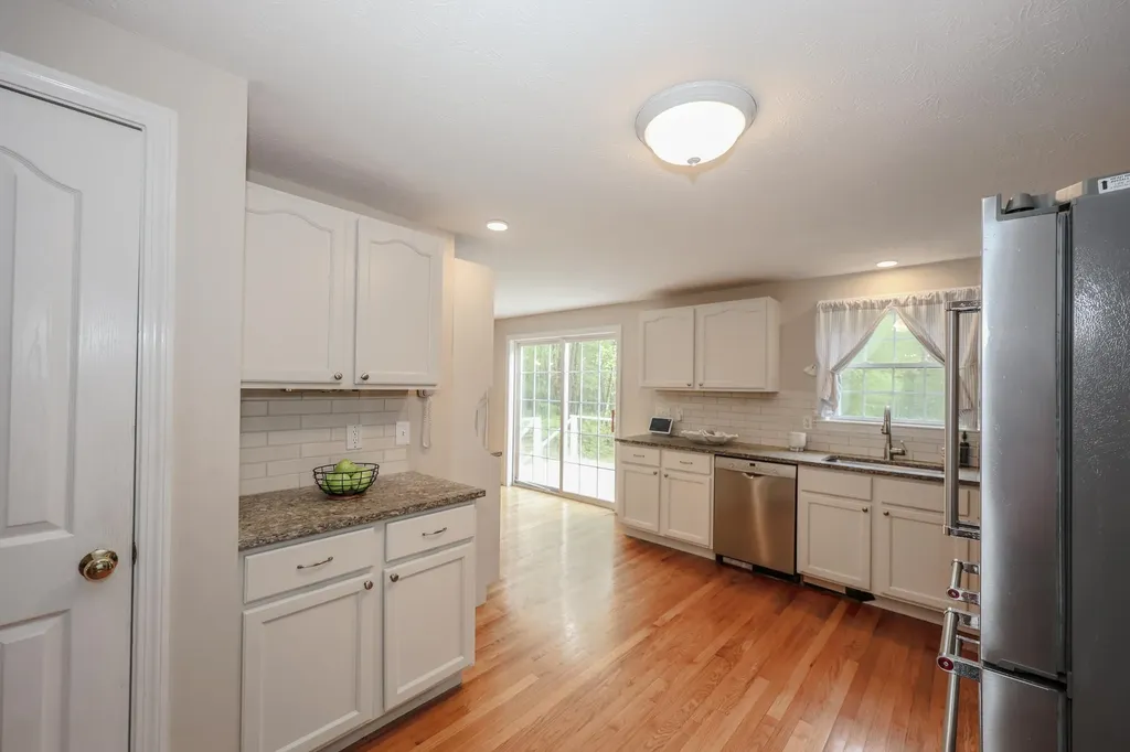 19 Burgess Drive Litchfield NH 03052
