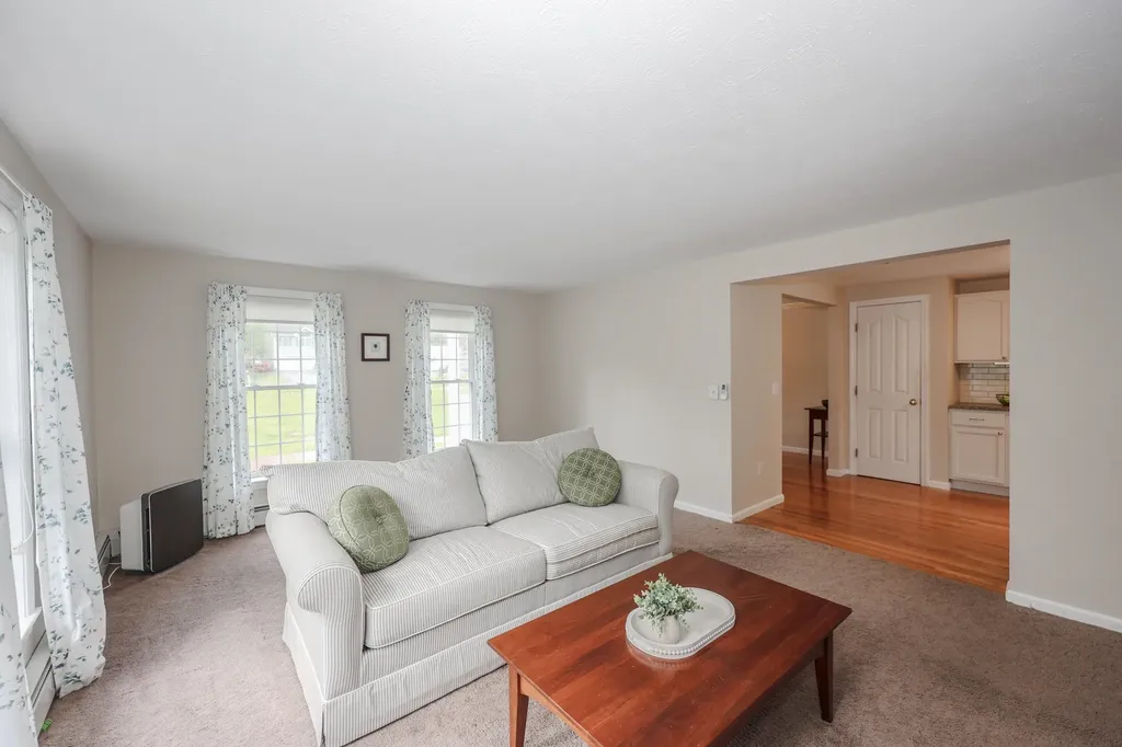 19 Burgess Drive Litchfield NH 03052